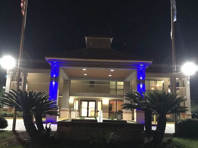 فندق Super 8 By Wyndham Slidell