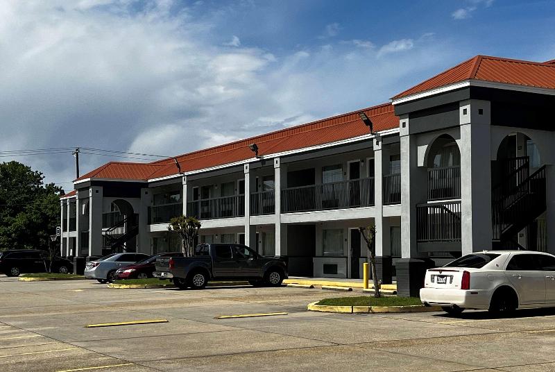 فندق Super 8 By Wyndham Slidell