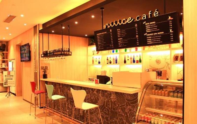 호텔 Ibis Urumqi Weixing Square