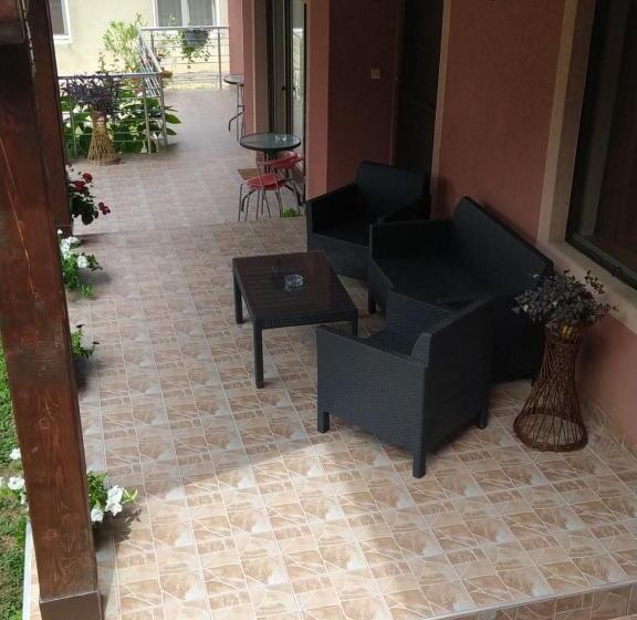 پانسیون Apartment & Rooms Aleksandar