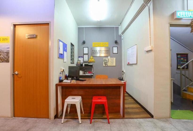 پانسیون Spot On 89751 Bed Station Guest House   Hostel