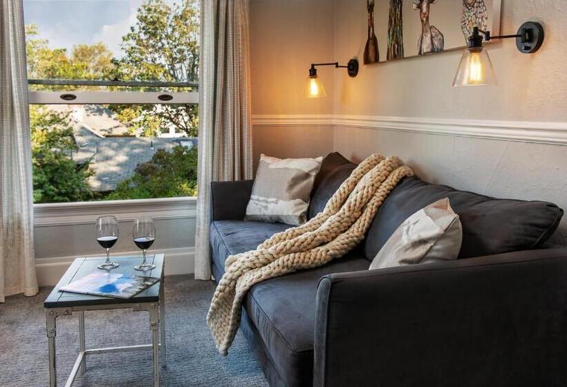 민박 Inn At The Gorge