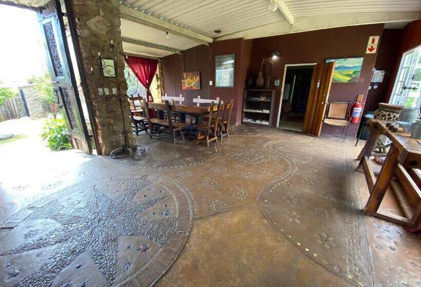 بنسيون Bohemian Garden Cottages