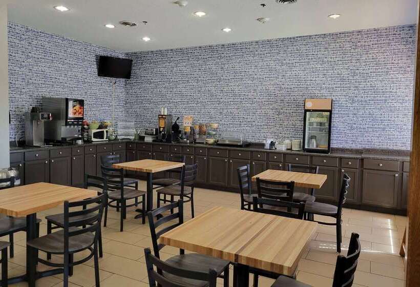 هتل Americinn By Wyndham Cedar Rapids North