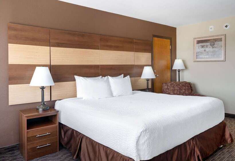 هتل Americinn By Wyndham Cedar Rapids North