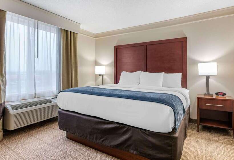 هتل Comfort Inn & Suites
