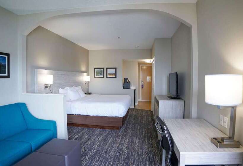 هتل Comfort Suites Chincoteague Island Bayfront Resort