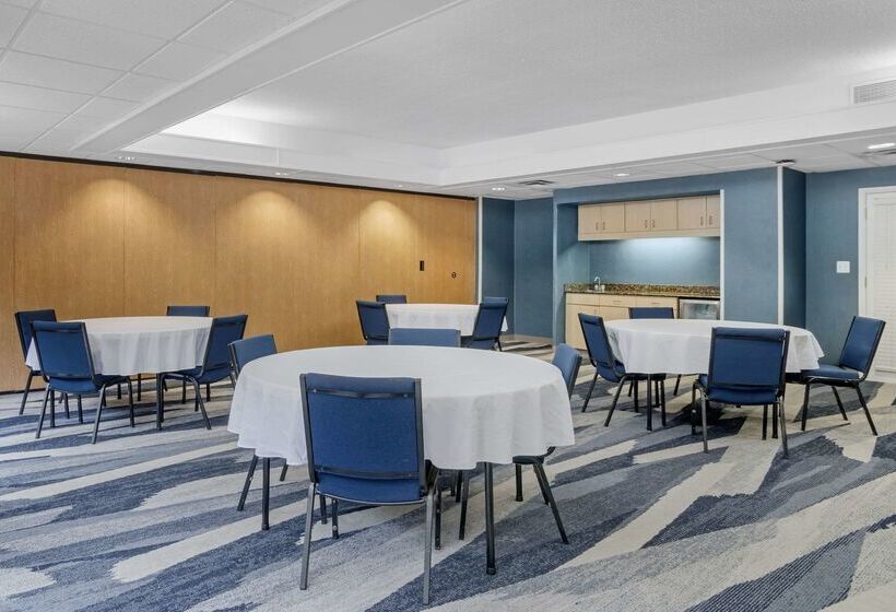 ホテル Comfort Suites Gastonia  Charlotte