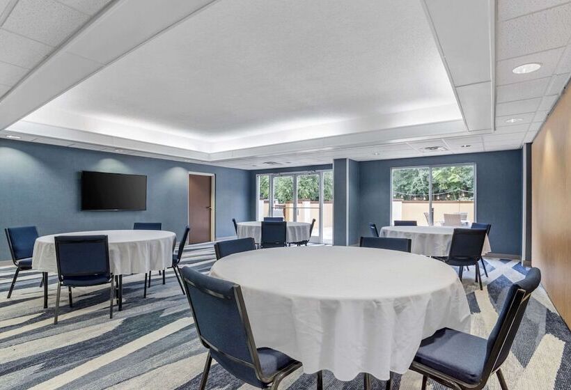 ホテル Comfort Suites Gastonia  Charlotte