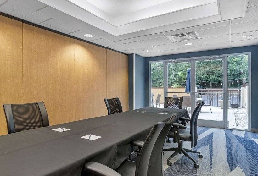 ホテル Comfort Suites Gastonia  Charlotte