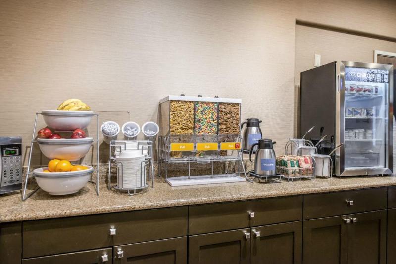 Отель Comfort Suites Highlands Ranch Denver Tech Center Area