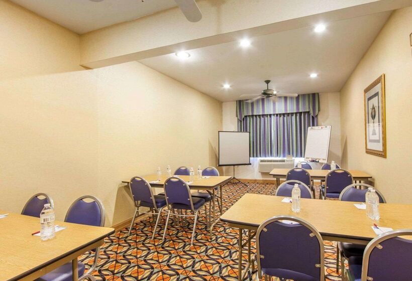 هتل Comfort Suites