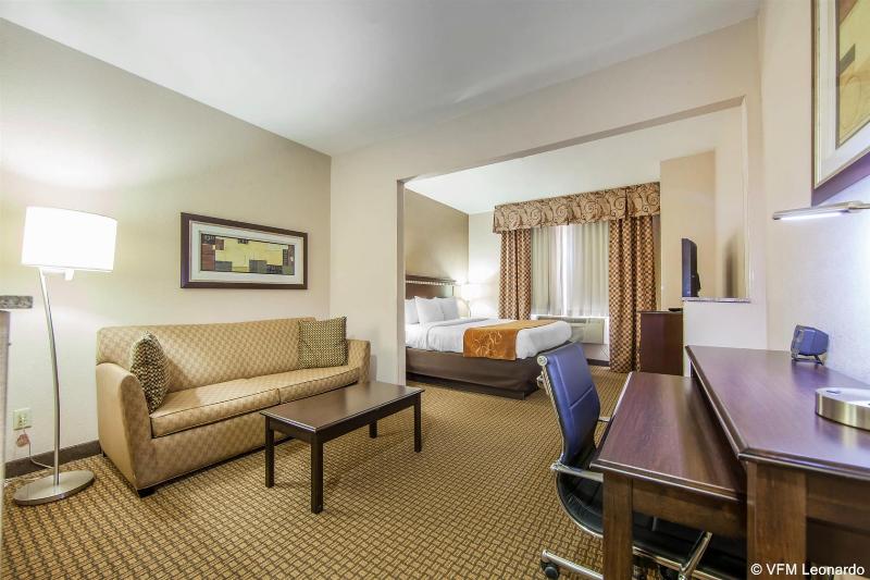 هتل Comfort Suites