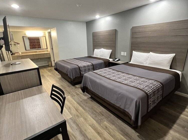 בית מלון כפרי Continental Inn And Suites