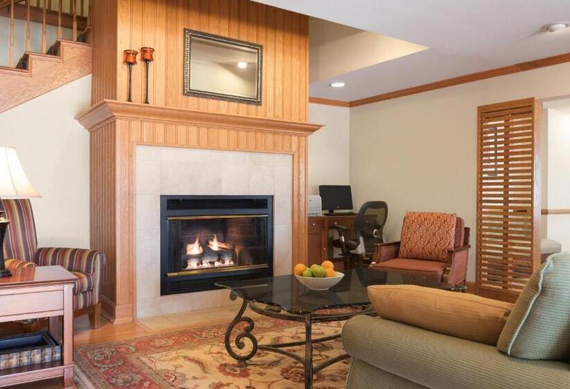 هتل Country Inn & Suites By Radisson, Davenport, Ia