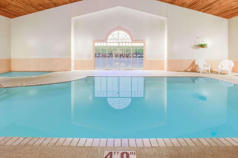 فندق Country Inn By Carlson