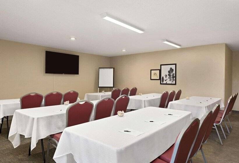 هتل Country Inn & Suites By Radisson, Ankeny, Ia