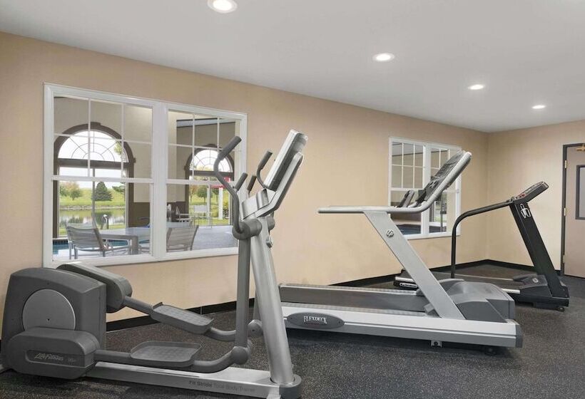 هتل Country Inn & Suites By Radisson, Ankeny, Ia