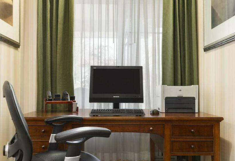 هتل Country Inn & Suites By Radisson, Asheville At Asheville Outlet Mall, Nc