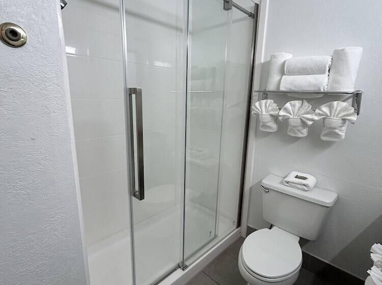 هتل Country Inn & Suites By Radisson, Grand Rapids Airport, Mi