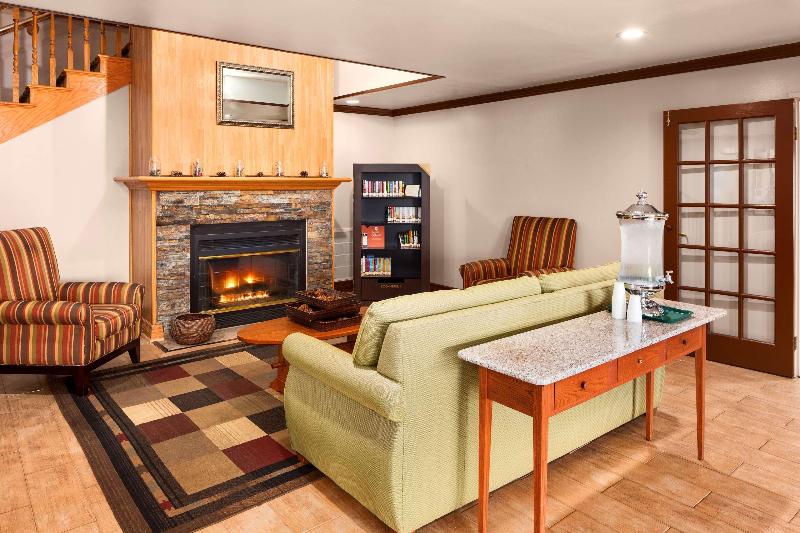 هتل Country Inn & Suites By Radisson, Grand Rapids Airport, Mi