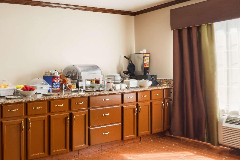 هتل Country Inn & Suites By Radisson, Grand Rapids Airport, Mi