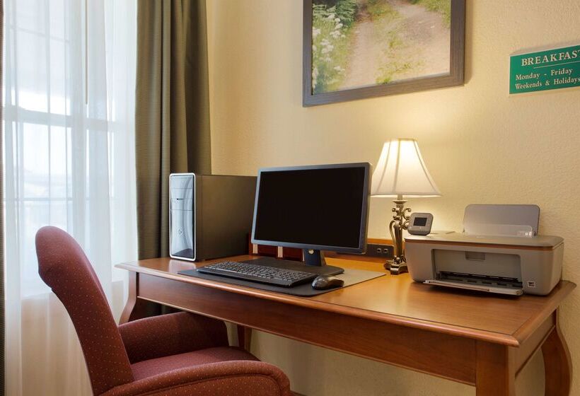 酒店 Country Inn & Suites By Radisson, Nevada, Mo