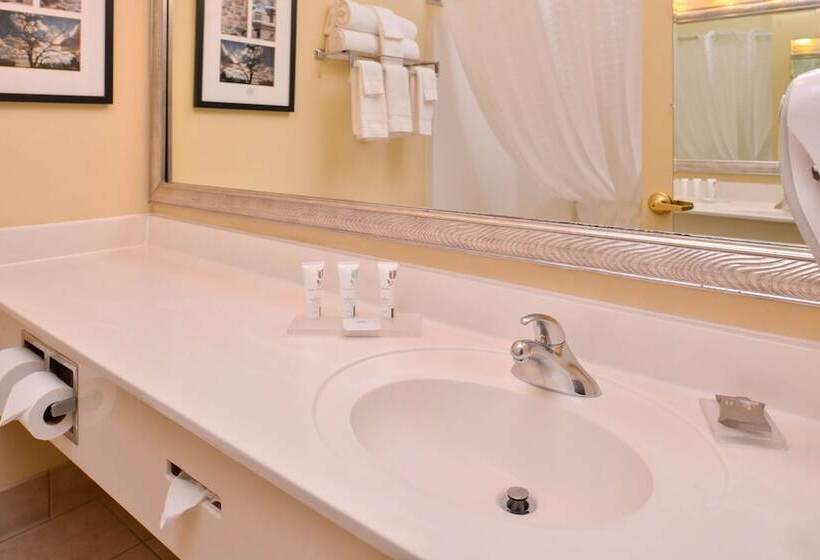 هتل Country Inn & Suites By Radisson, Omaha Airport, Ia