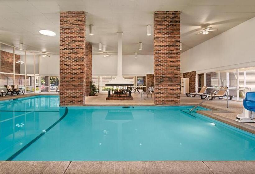 هتل Country Inn & Suites By Radisson, Woodbury, Mn