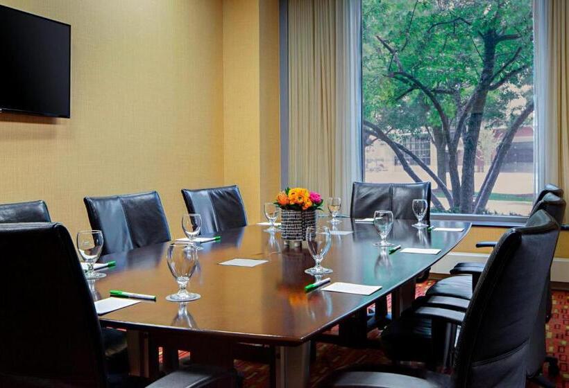 هتل Courtyard Grand Rapids Downtown