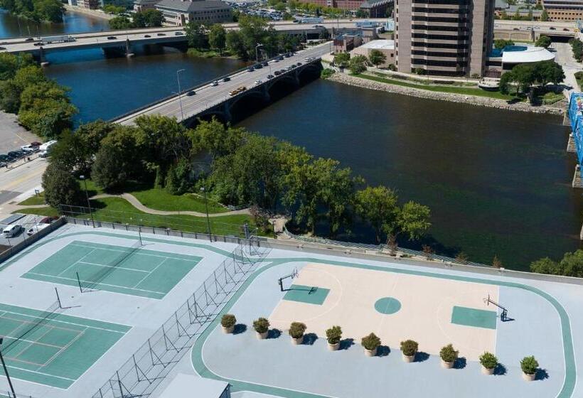 هتل Courtyard Grand Rapids Downtown