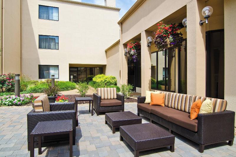 هتل Courtyard St. Louis Westport Plaza