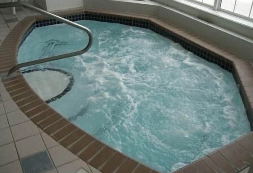 호텔 Crossings By Grandstay Inn And Suites