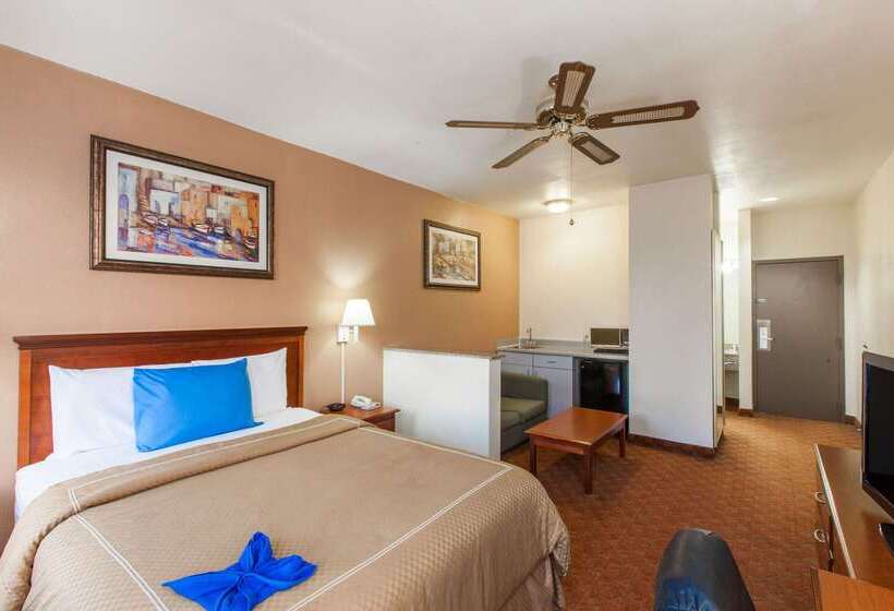 בית מלון כפרי Days Inn & Suites By Wyndham Webster Nasaclearlakehouston