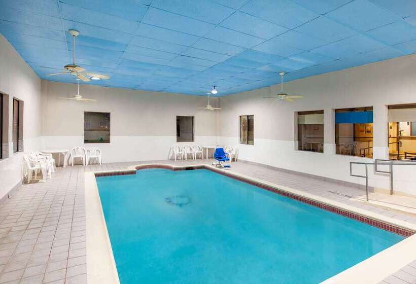 בית מלון כפרי Days Inn & Suites By Wyndham Webster Nasaclearlakehouston