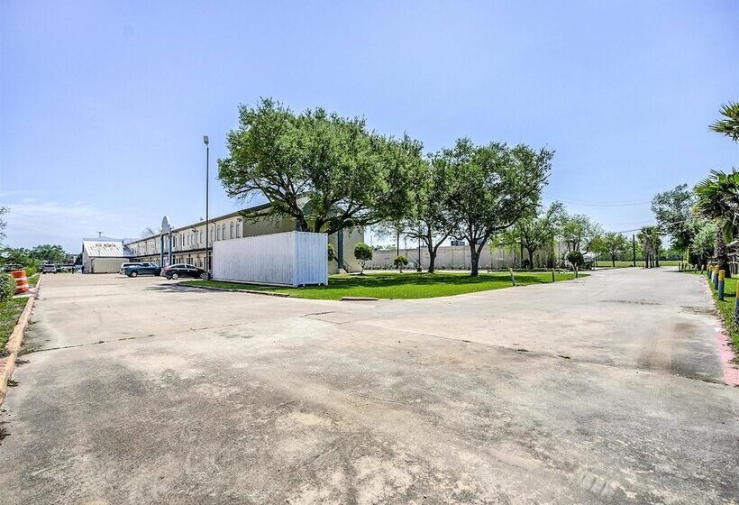 בית מלון כפרי Days Inn & Suites By Wyndham Webster Nasaclearlakehouston