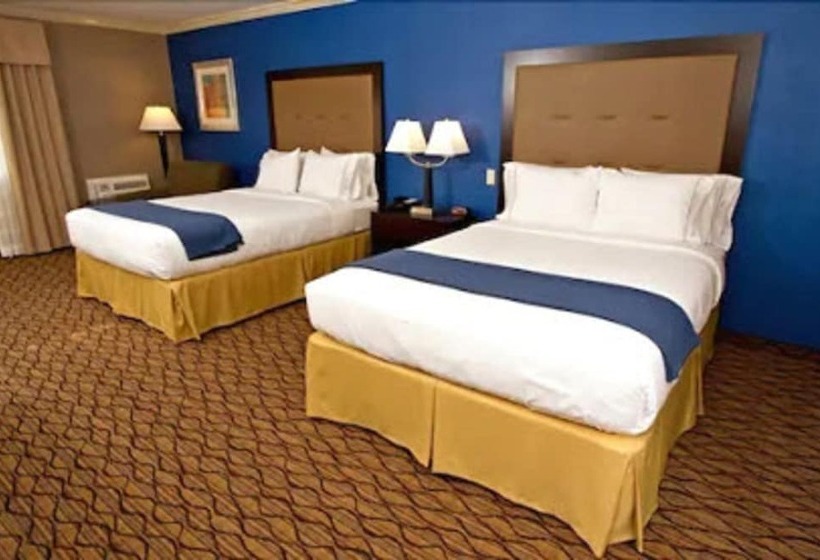 هتل Holiday Inn Express Port Hueneme, An Ihg