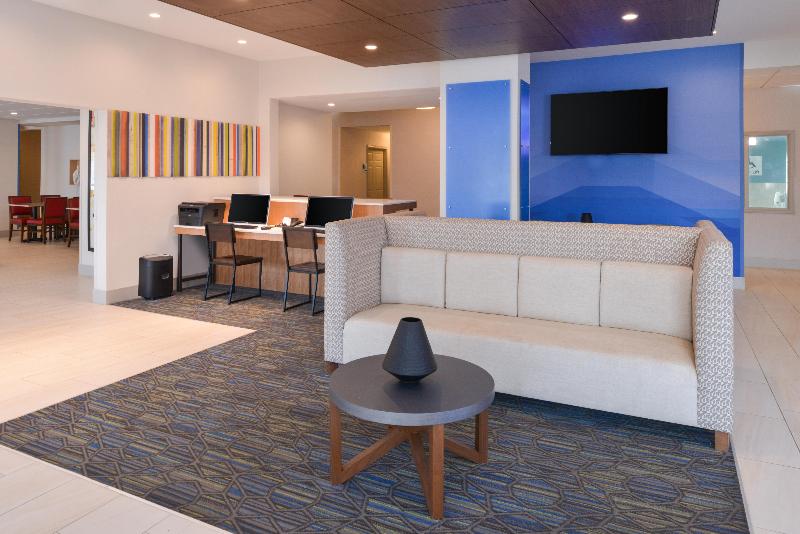 هتل Holiday Inn Express & Suites   Omaha   120th And Maple, An Ihg