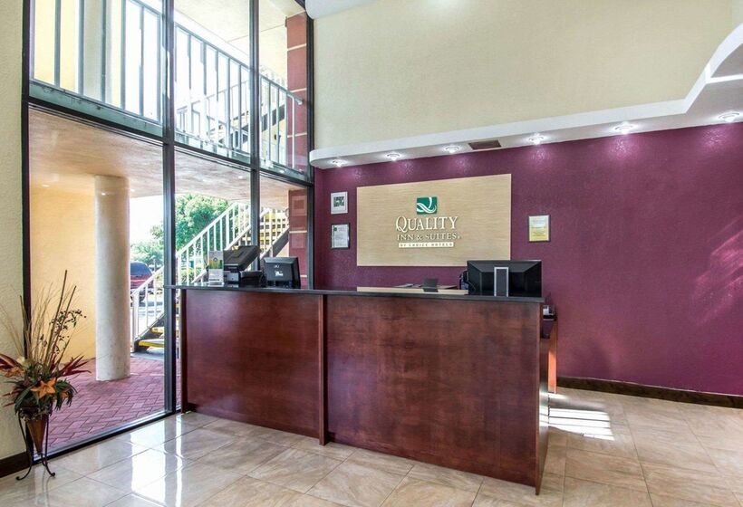 酒店 Quality Inn & Suites At Tropicana Field