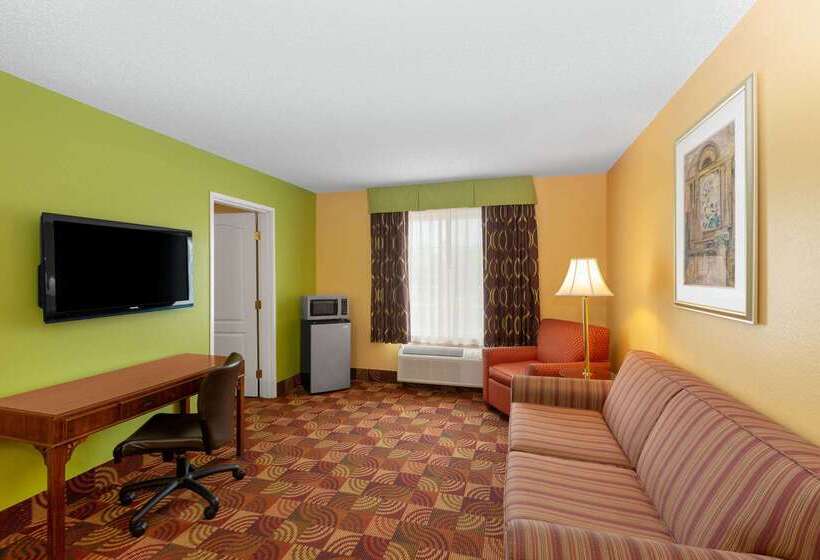 فندق Super 8 By Wyndham Lake Of The Ozarks