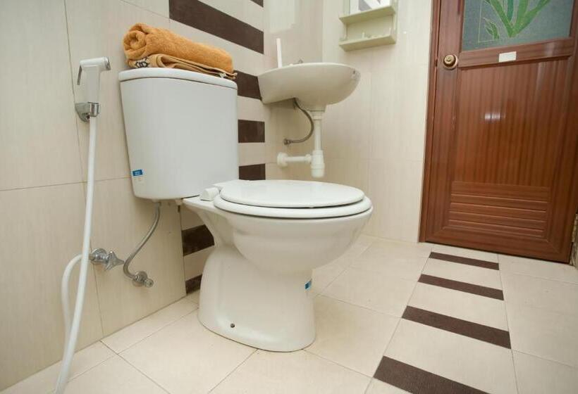 هتل Oyo 850 Lapan Lapan