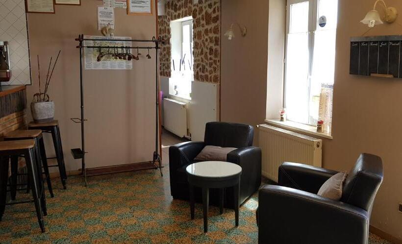 호텔 Logis   Hôtel & Restaurant L Envie Des Mets