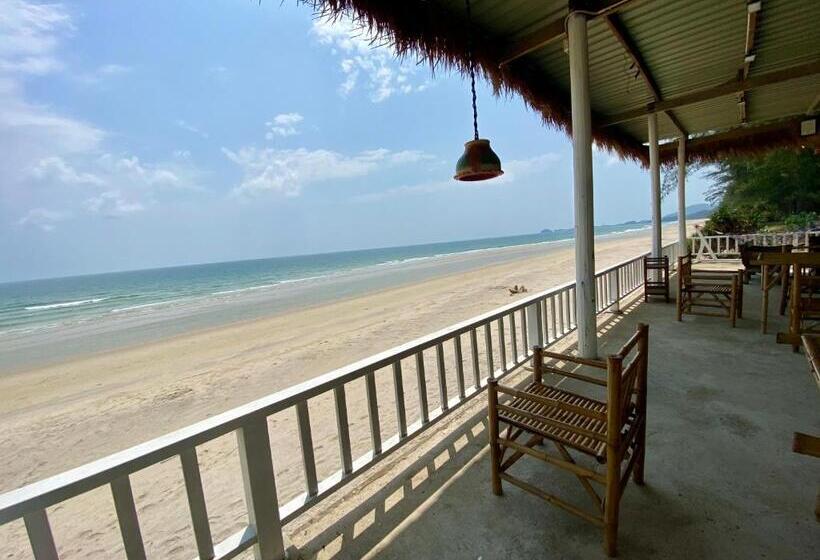 פנסיון หาดทรายขาวรีสอร์ท