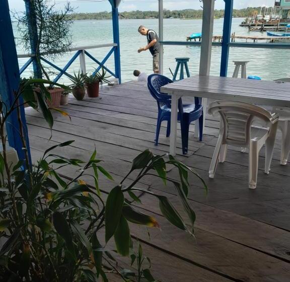 فندق صغير Hostal On The Sea