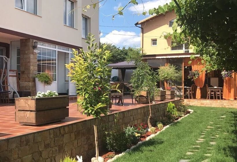 پانسیون Aurora Guest House