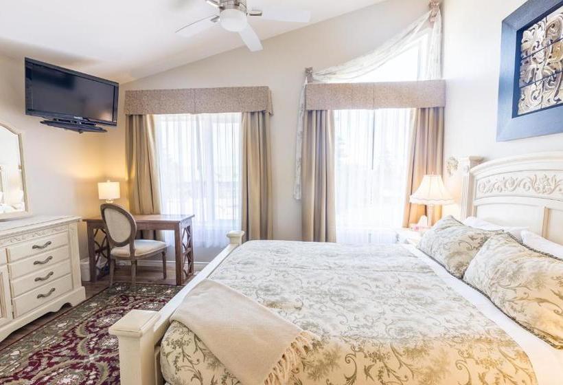 הוסטל Lakeshore Inn