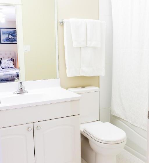 הוסטל Lakeshore Inn