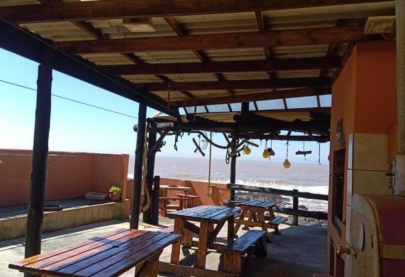 Общежитие Umkomaas Lodge