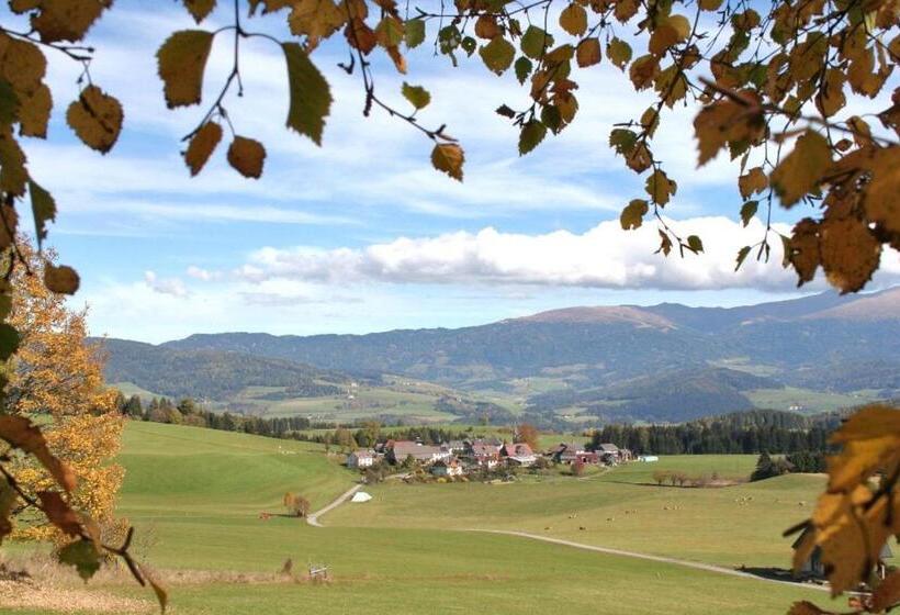 Отель Biohof Gölly