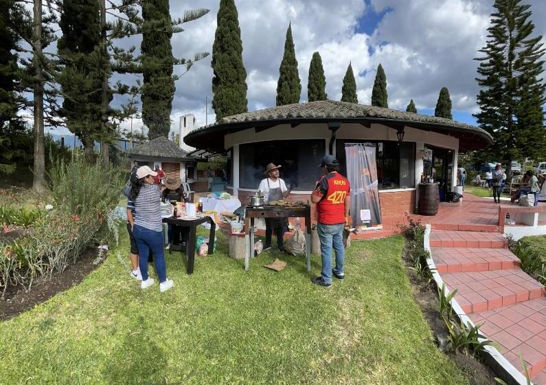 Quito Airport Suites Hotel